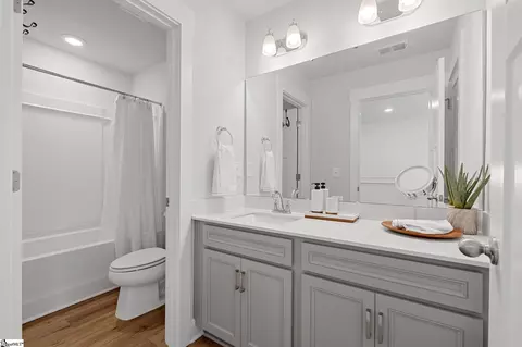 Bath - 721 Sunwater Dr, Duncan, SC 29334 photo 2 of 2