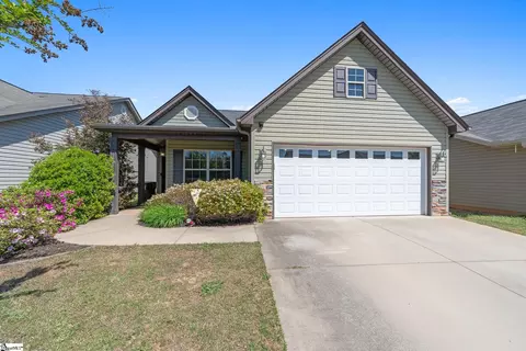 627 Clarion Ct, Boiling Springs, SC 29316
