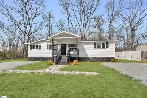 206 Willow St, Clinton, SC 29325