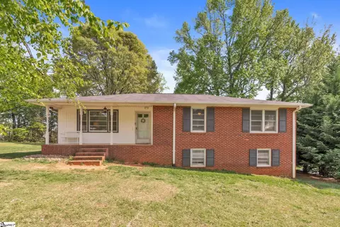 1 Pennwood Ln, Greenville, SC 29609