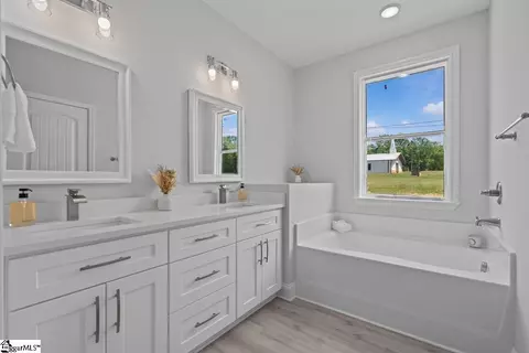 497 Chapel Rd, Greer, SC 29651 photo 15
