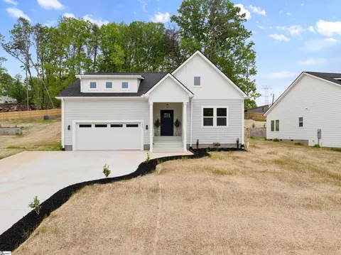 102 Pittman Dr, Greenville, SC 29609
