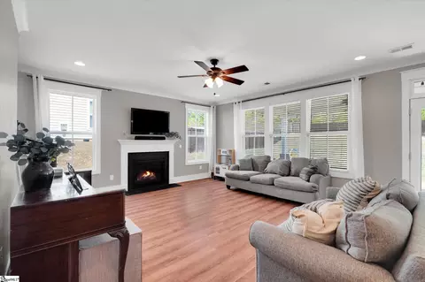 Living - 200 Noble St, Greer, SC 29651 photo 2 of 4