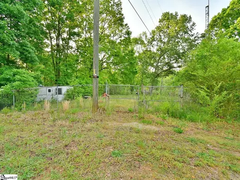 142 Ballard Dr, Cross Hill, SC 29332