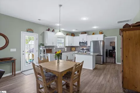 428 Graypointe Dr, Greer, SC 29650 photo 5