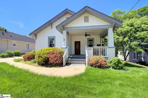 209 Pine St, Greer, SC 29650 photo 2