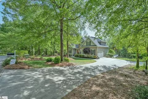 102 Rabon Chase Ct, Fountain Inn, SC 29644