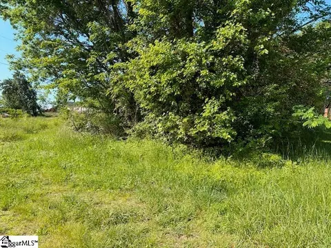 1308 Anderson Ridge Rd, Greer, SC 29651