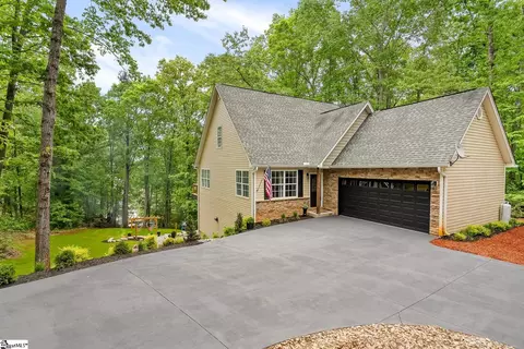 104 Benjamin Dr, Townville, SC 29689