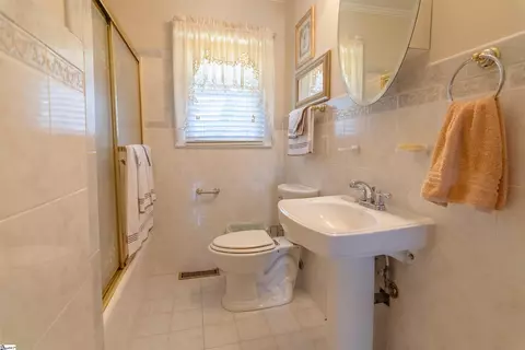 Bath - 111 Central Ave, Honea Path, SC 29654 photo 3 of 3