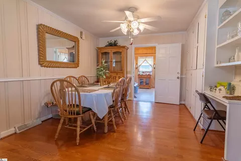 Dining - 111 Central Ave, Honea Path, SC 29654 photo 1 of 3