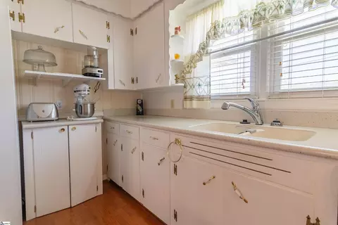 Kitchen - 111 Central Ave, Honea Path, SC 29654 photo 3 of 4