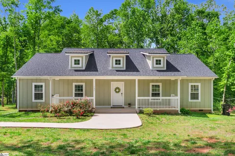 137 Boxwood Ln, Anderson, SC 29621