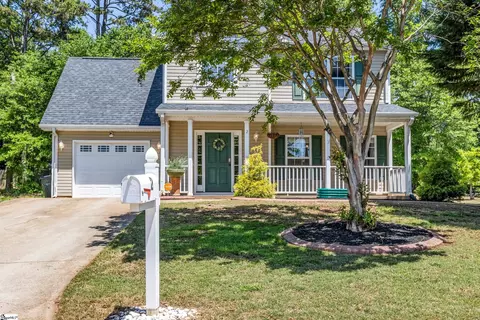 2 Susana Dr, Greer, SC 29651