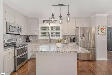 Kitchen - 108 Lockaby Rd, Pelzer, SC 29669 photo 4 of 5