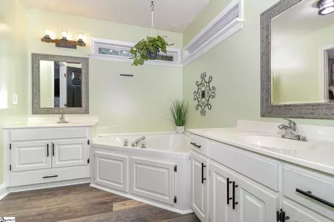 Bath - 108 Lockaby Rd, Pelzer, SC 29669 photo 2 of 4