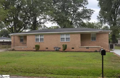 102-104 Pleasant Dr, Mauldin, SC 29662