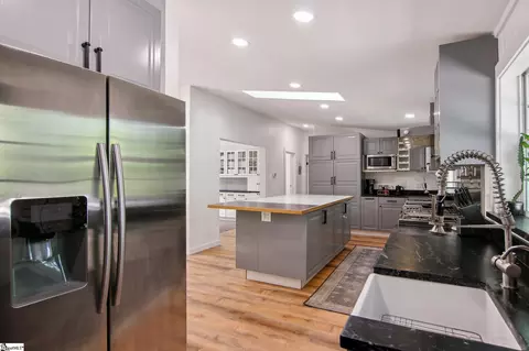 Kitchen - 318 Frontier Dr, Easley, SC 29640 photo 5 of 6