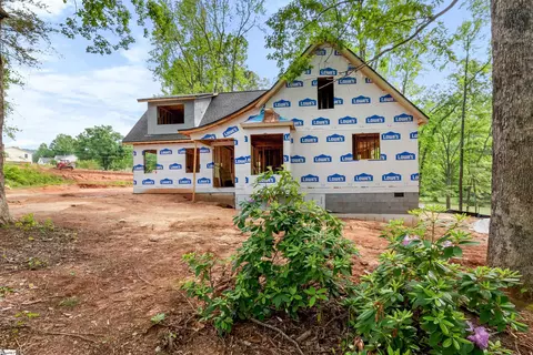 30 Farmview Dr, Travelers Rest, SC 29690