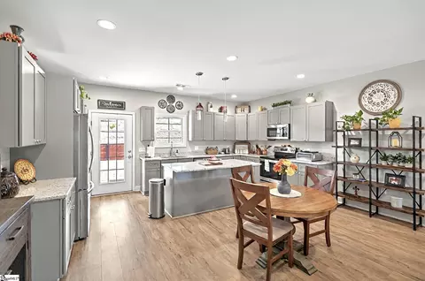 Kitchen - 566 Linking Rd, Seneca, SC 29672 photo 3 of 4