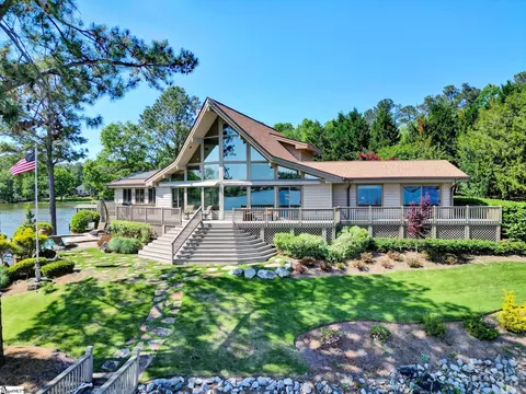 105 Seabright Cir, Cross Hill, SC 29332