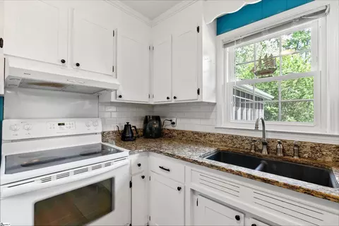 225 E Powers Dr, Easley, SC 29640 photo 9