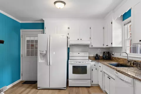 225 E Powers Dr, Easley, SC 29640 photo 8
