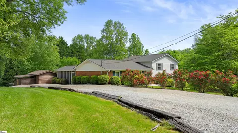 225 E Powers Dr, Easley, SC 29640 photo 3
