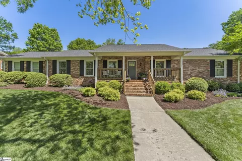 27 Hillsborough Dr, Greenville, SC 29615