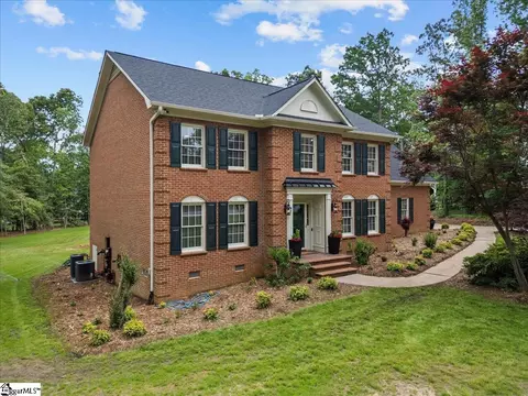 107 Shadowood Dr, Simpsonville, SC 29681