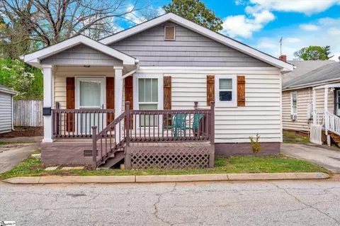 4 Burns Cir, Greenville, SC 29605
