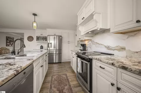 Kitchen - 354 Jasmine Ln, Tryon, NC 28782 photo 2 of 2