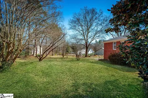 202 Kennedy Dr, Greenville, SC 29605