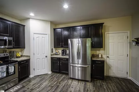 Kitchen - 20 Killarney Ln, Greer, SC 29650 photo 3 of 4