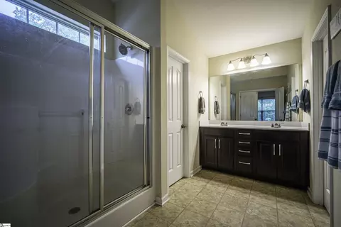Bath - 20 Killarney Ln, Greer, SC 29650 photo 2 of 4