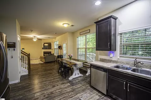 Entry Way - 20 Killarney Ln, Greer, SC 29650 photo 5 of 7