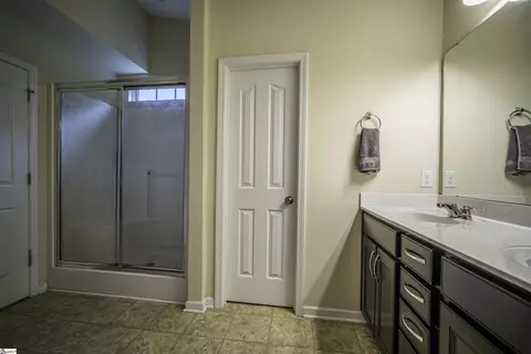 Bath - 20 Killarney Ln, Greer, SC 29650 photo 3 of 4