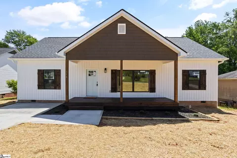 113 Sandalwood Ln, Greenville, SC 29611