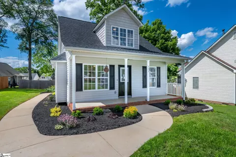 751 Running Creek Ln, Boiling Springs, SC 29316