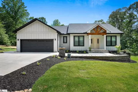 103 Benjamin Dr, Townville, SC 29689