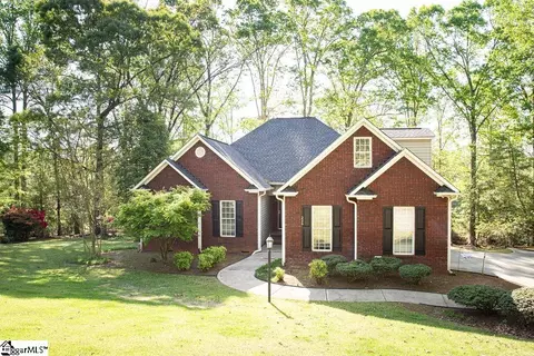 226 Holly Dr, Duncan, SC 29334