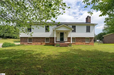 205 Woodfield Dr, Piedmont, SC 29673