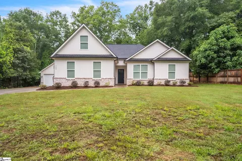 104 Woodland Ln, Williamston, SC 29697