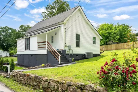 11 Adger St, Pelzer, SC 29669