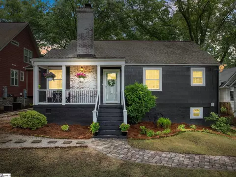 11 Waverly Ct, Greenville, SC 29605