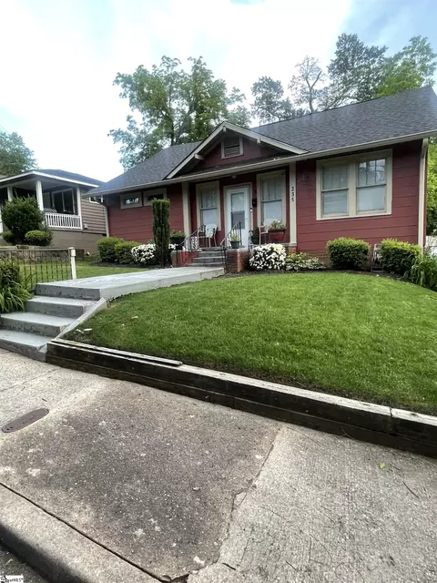 235 Brookwood Ter, Spartanburg, SC 29306