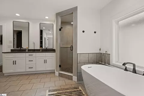 Bath - 2195 Noe Rd, Greer, SC 29651 photo 1 of 3