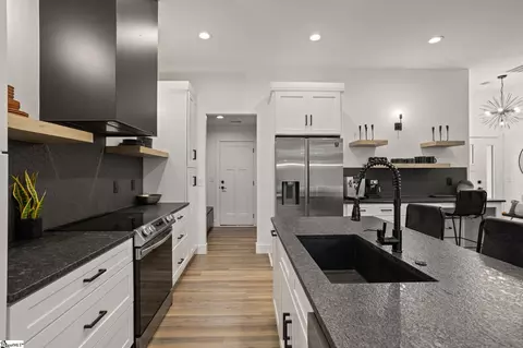 Kitchen - 2195 Noe Rd, Greer, SC 29651 photo 2 of 3