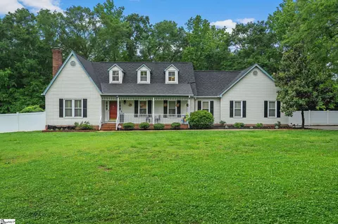 102 Shagbark Cir, Simpsonville, SC 29680