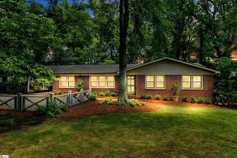 10 Broughton Dr, Greenville, SC 29609